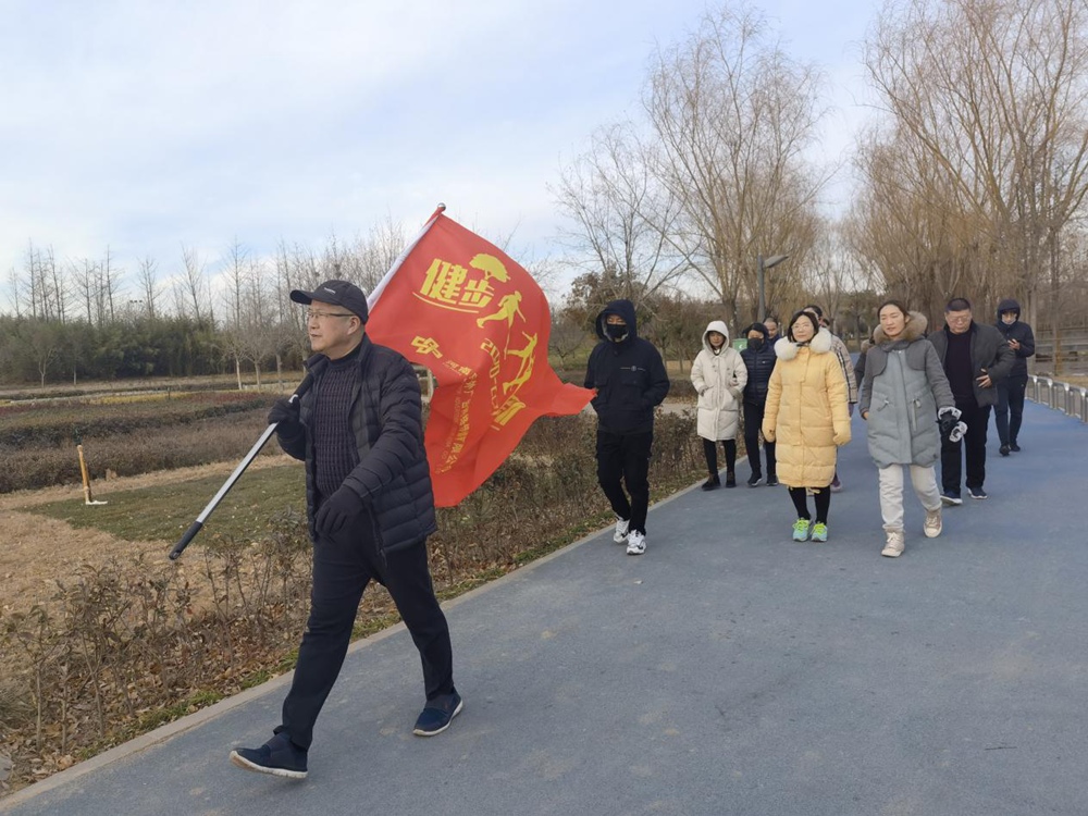 河南戶外廣告網(wǎng)絡(luò)傳媒有限公司舉辦健步迎新活動